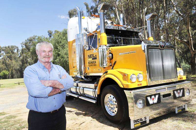 Shepparton transport legend recognised with convoy | Shepparton News