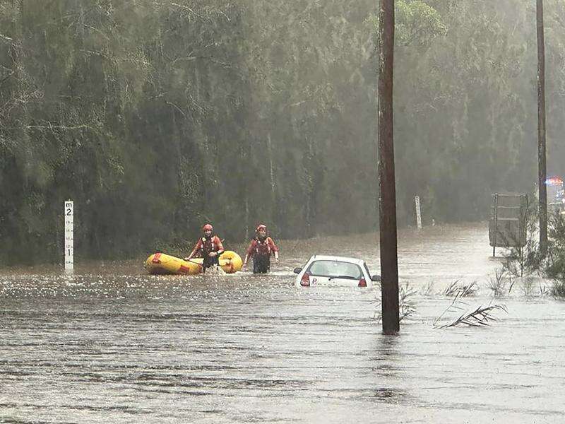 Residents warned to prepare to flee rising floodwaters | Country News
