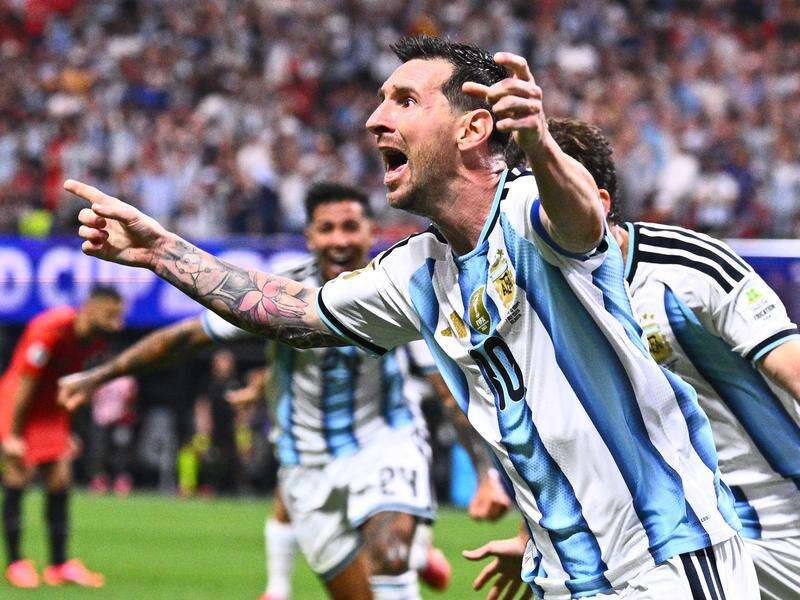 Old foes savour World Cup semi-final showdown