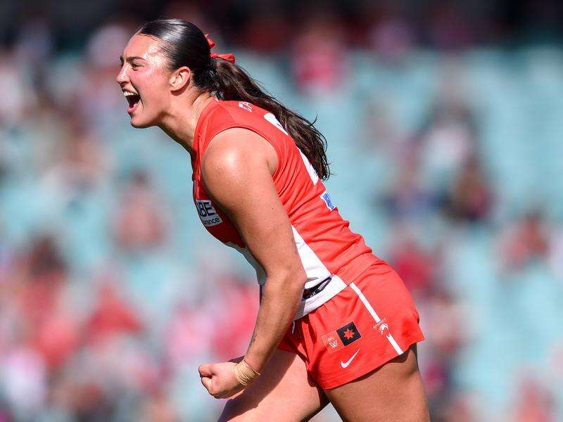 Sydney AFLW defender suffers dreaded knee injury