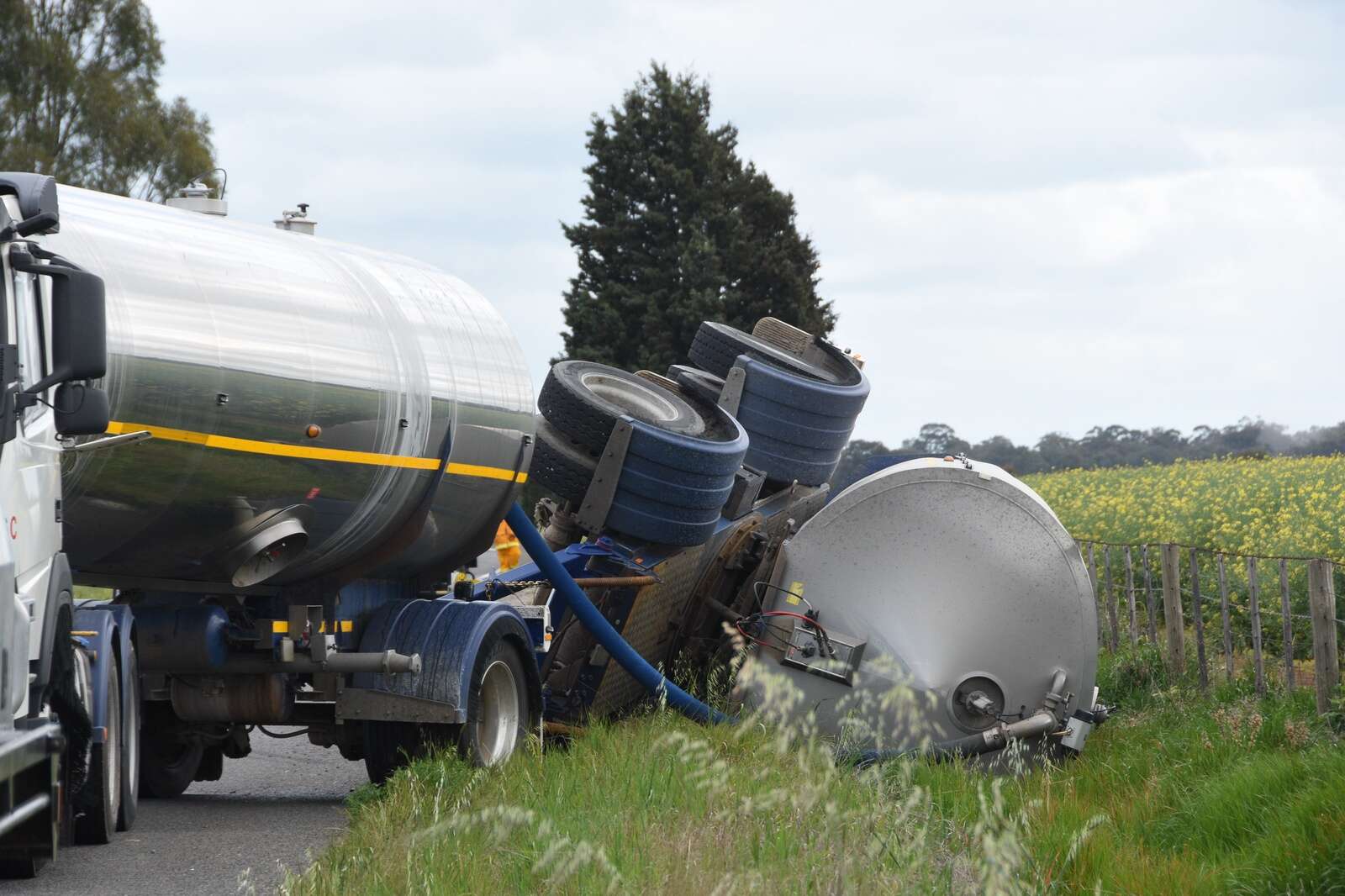 Truck rollover causes road closure between Shepparton and Cobram