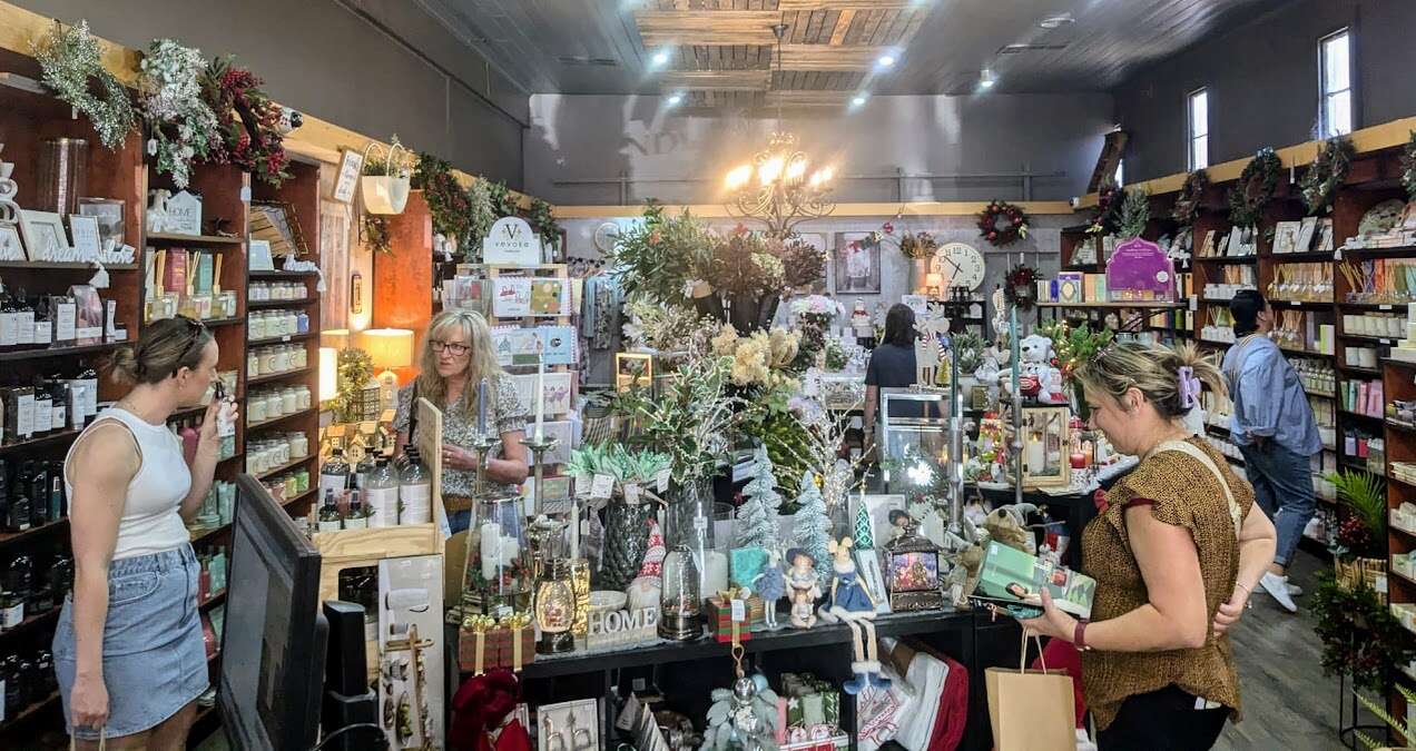 Shoppers bag deals at Shop Local Night | Riverine Herald
