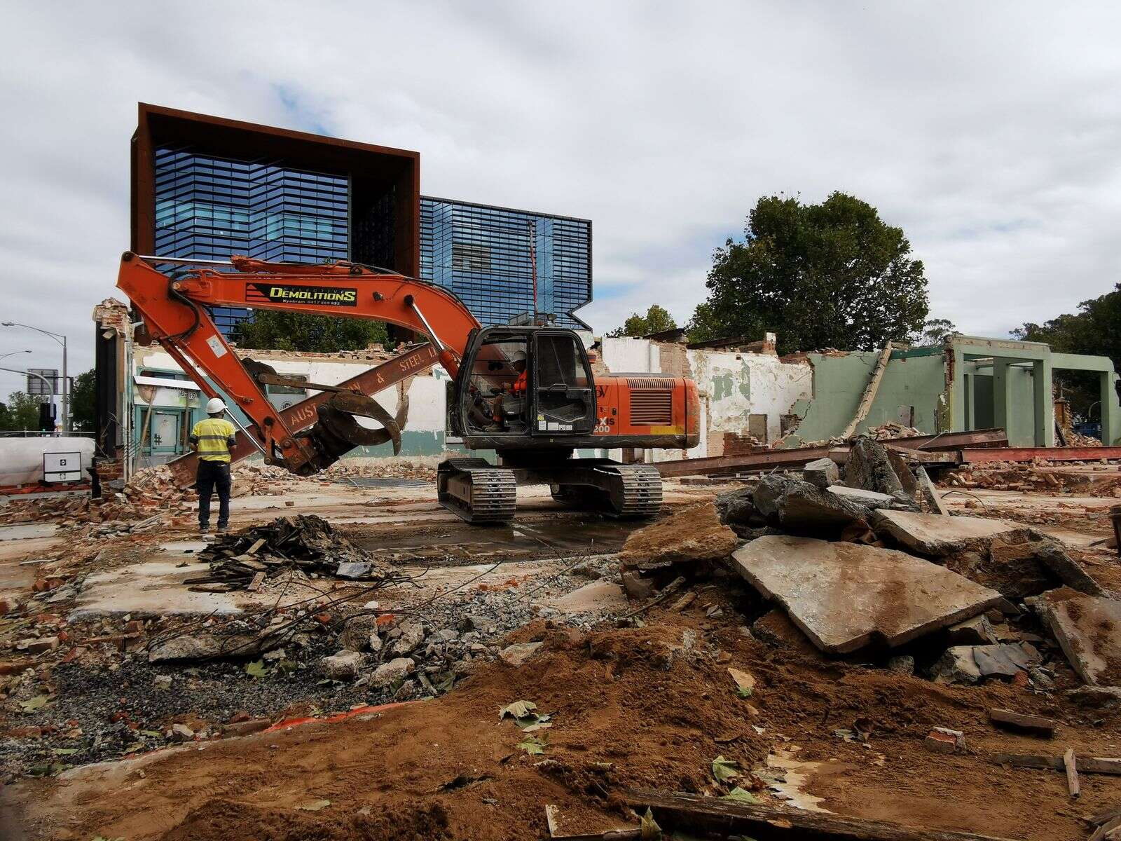 News blog, April 11 Fatal crash at Stanhope, Shepp Hotel comes down