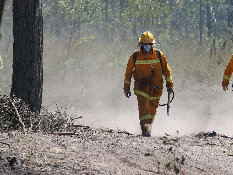 Residents shelter as giant bushfire burns near NSW town | Shepparton News