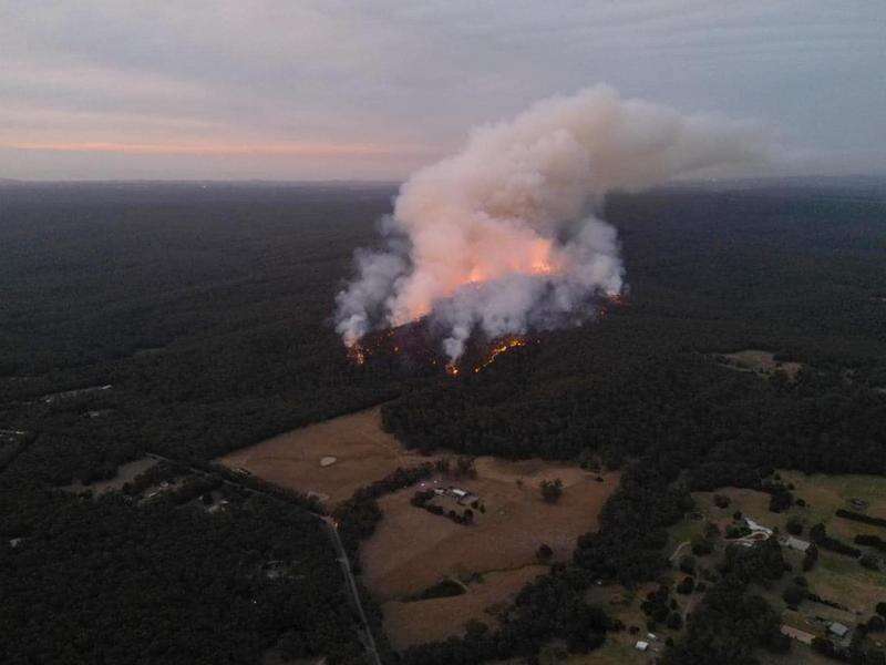 Race to control giant bushfire after it triples in size | Kyabram Free ...