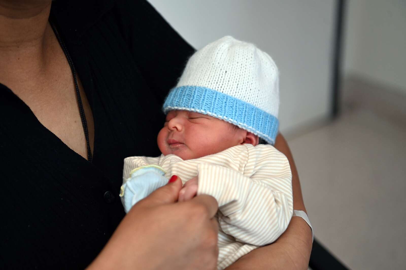 Baby makes early entrance | Shepparton News