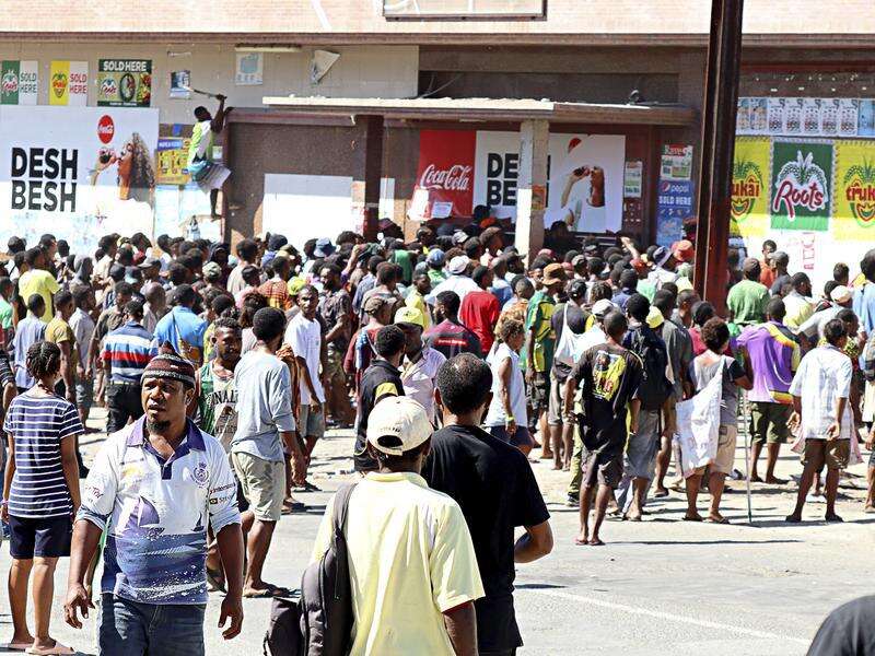 Pakistani refugee stuck in PNG fearful after riots | Kyabram Free Press