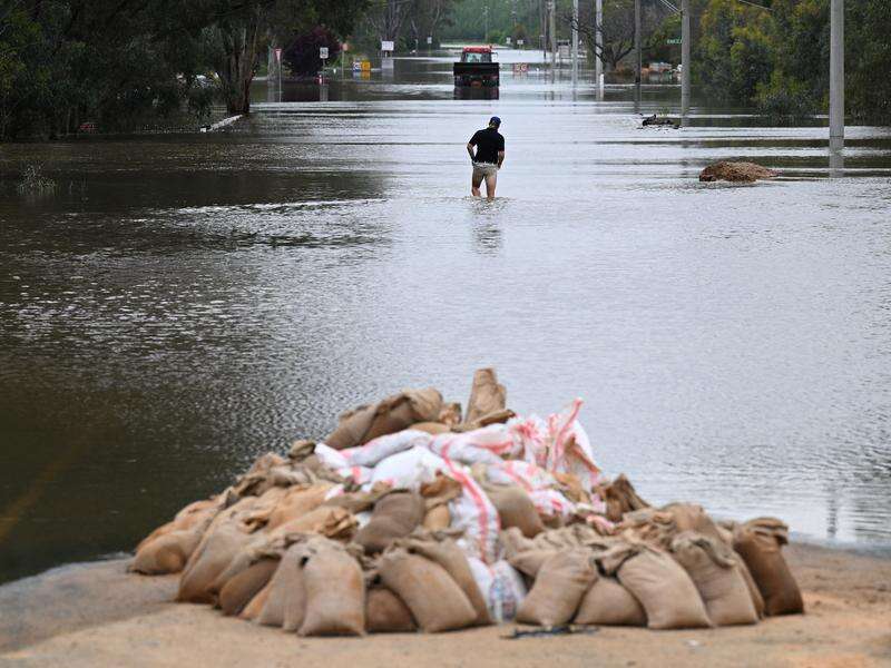 Vic flood warning as heavy rain continues | Country News