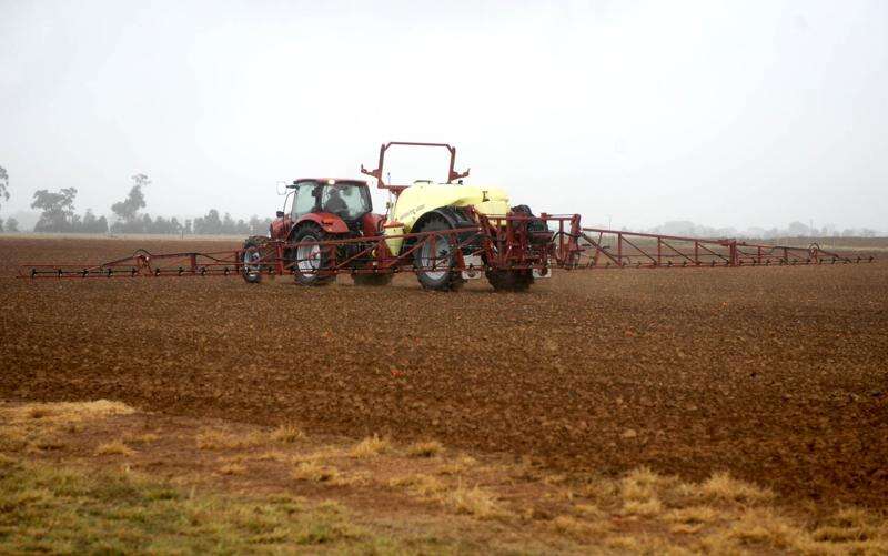 Farmers unite to target spray drift amid damage reports Country News