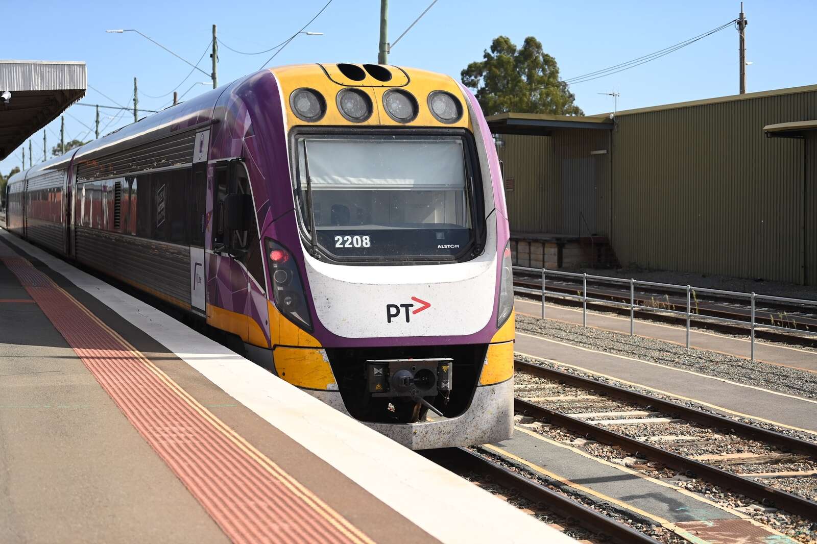 V/Line network suspended | Cobram Courier