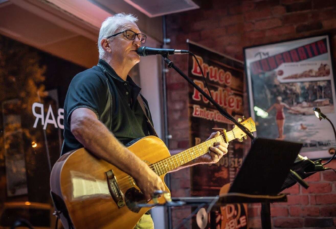 Discover the musical journey of Bruce Poulter at the Da Vinci Club ...