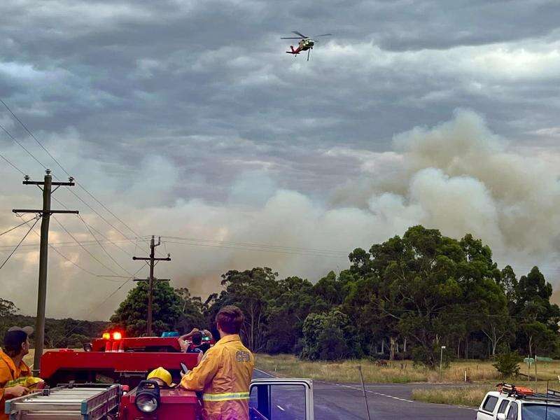 Firefighters in race to contain massive bushfire | Country News