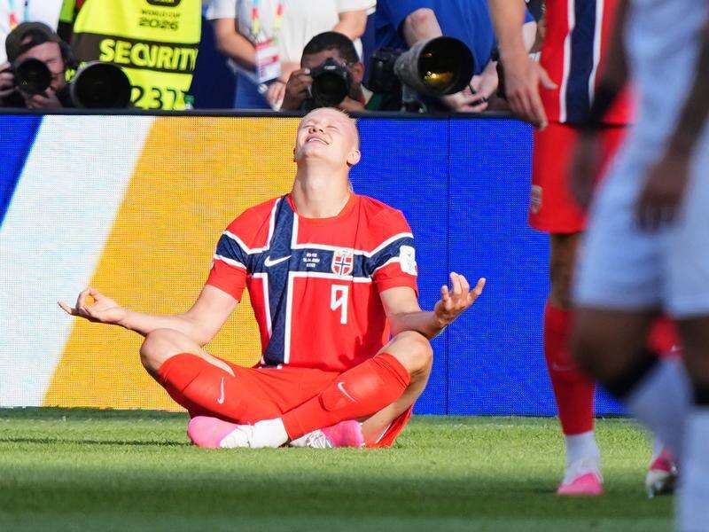 Hot Norwegians enjoy Boston party against Arnie's Iraq