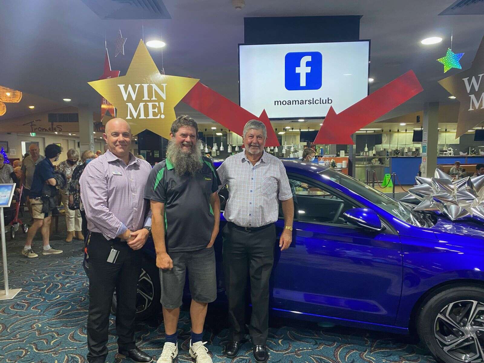 Moama clubs deliver cars for Christmas | Riverine Herald