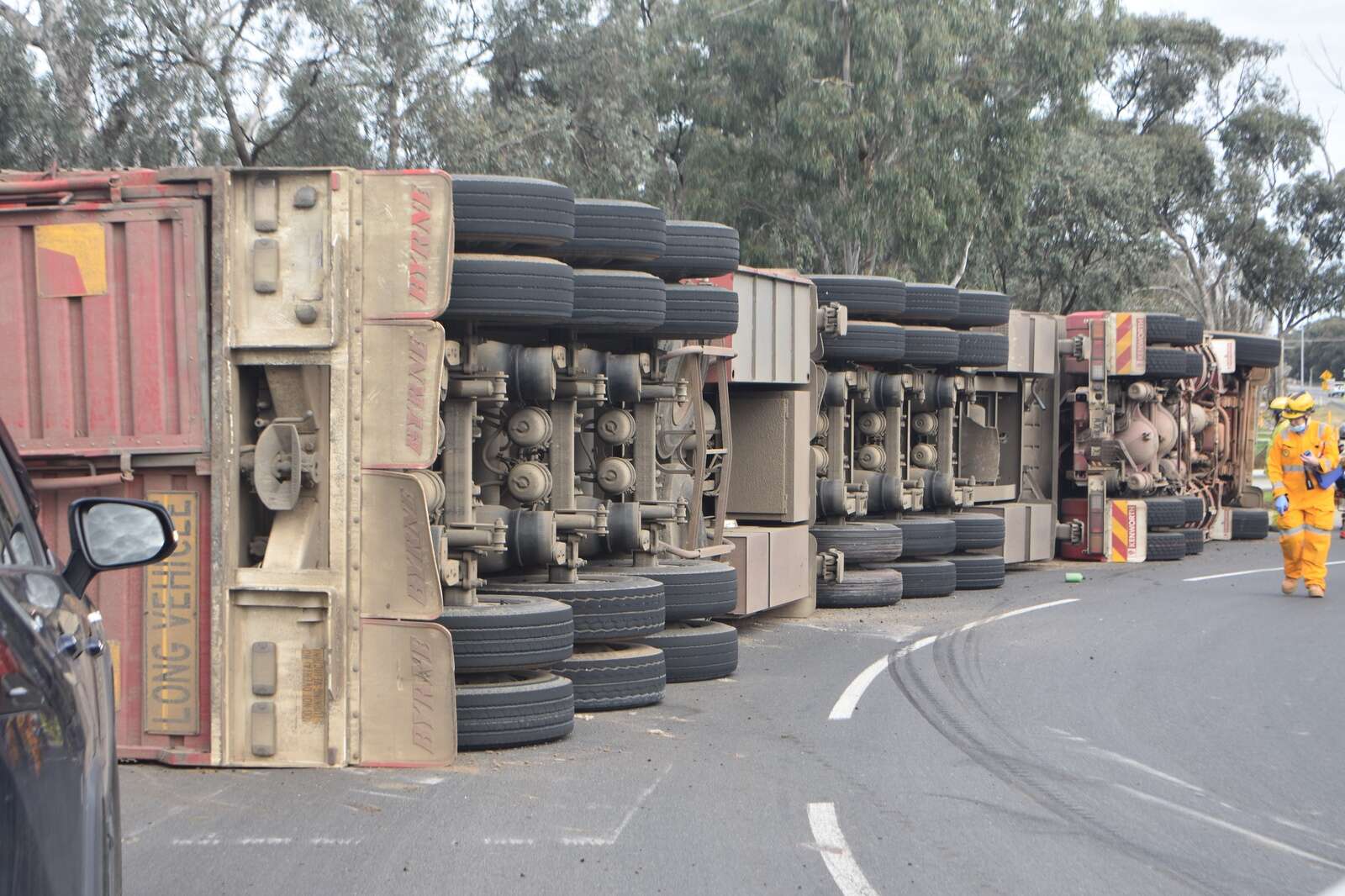 Truck rollover on Warren St Riverine Herald