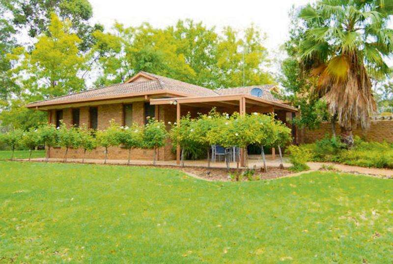 FABULOUS LOCATION Overlooking Brick Kiln Creek Leafy AND Private