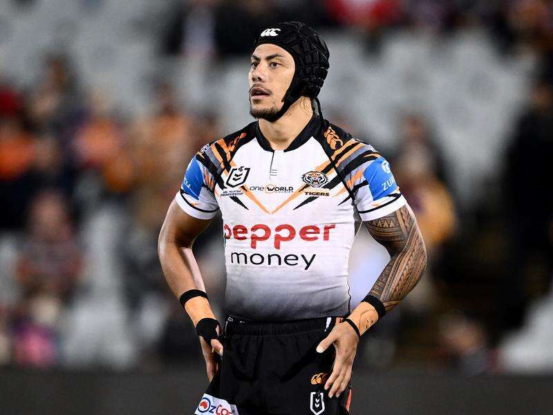 Wests Tigers praise skipper after early release call