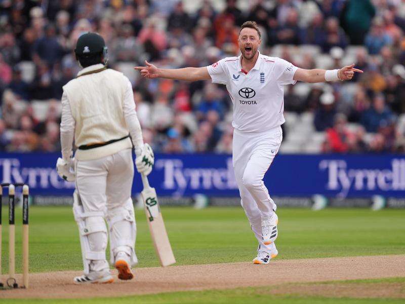 Deadly seamer leads England towards Pakistan whitewash