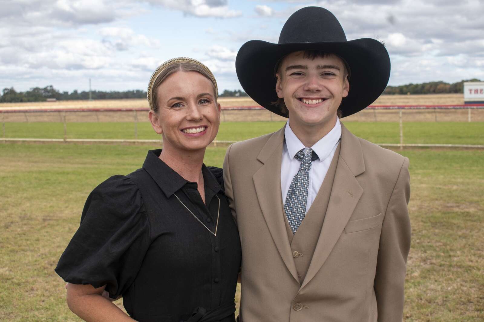Race day brings out well-dressed racegoers | Riverine Herald