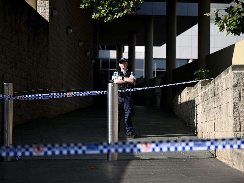 Man with knife shot dead at Sydney police station | Campaspe News