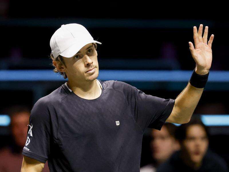 De Minaur overcomes tough day to make Rotterdam semis