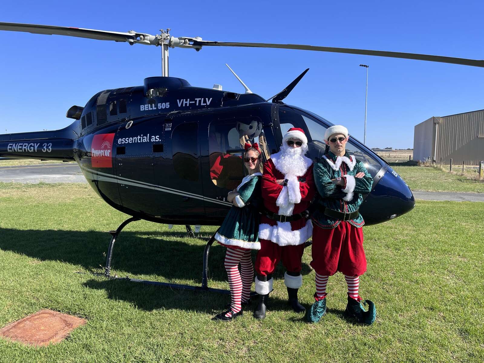 Santa swaps sleigh for helicopter | Cobram Courier