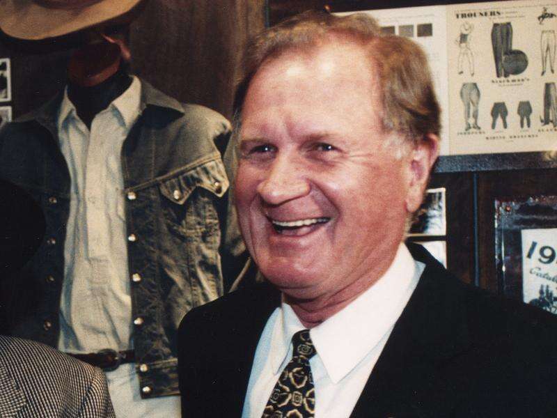 Murdoch's right-hand man Cowley dies | Shepparton News