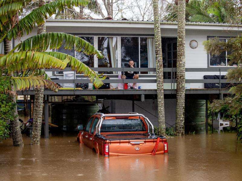 Flood-hit towns rally as toll rises, thousands isolated | Kyabram Free ...