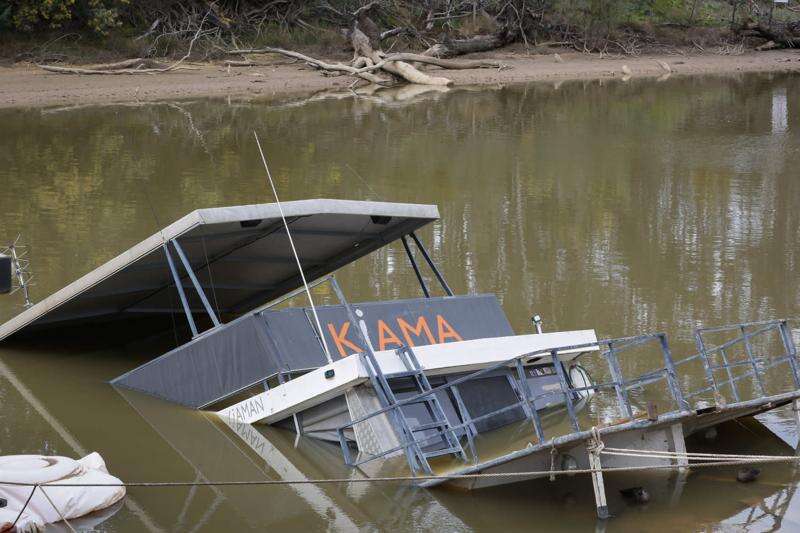 Houseboat salvage operation continues in Echuca Riverine Herald