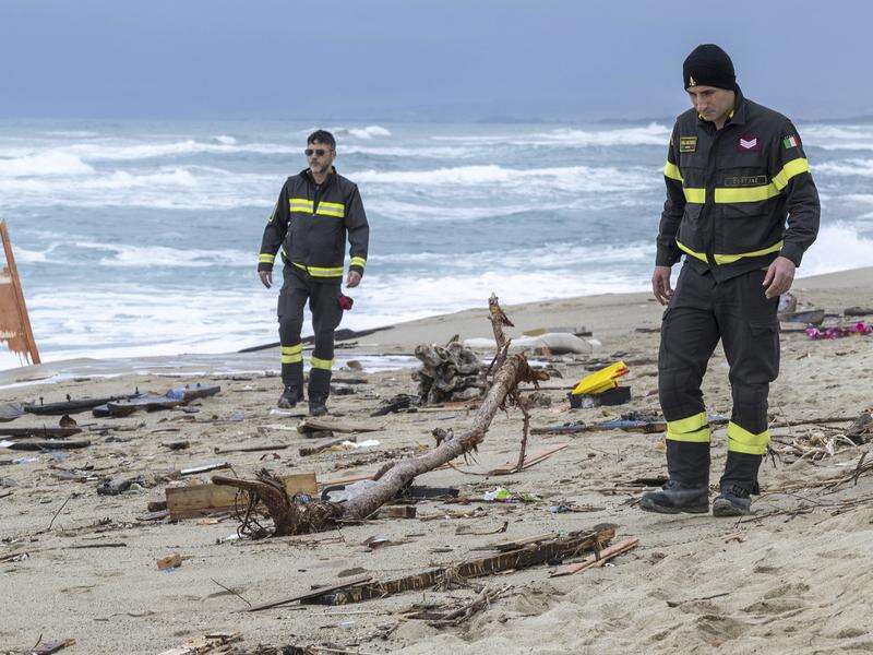 Three arrests after Italian migrant boat wreck