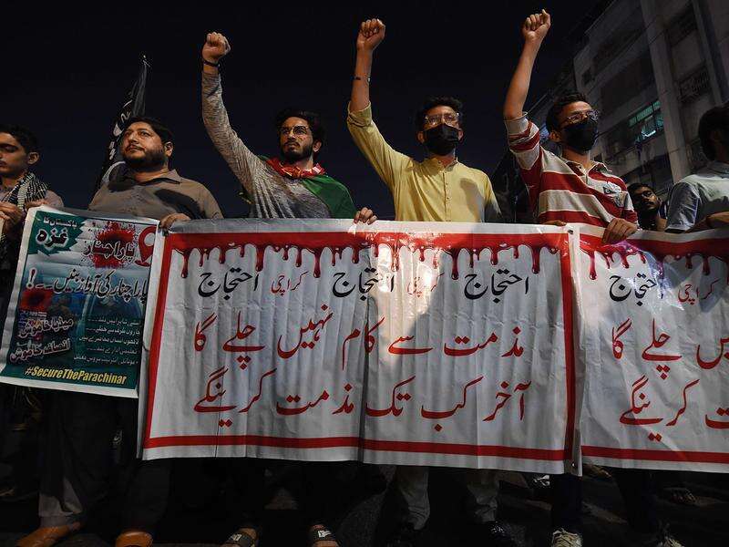 Warring sectarian groups to pause fighting in Pakistan | Shepparton News