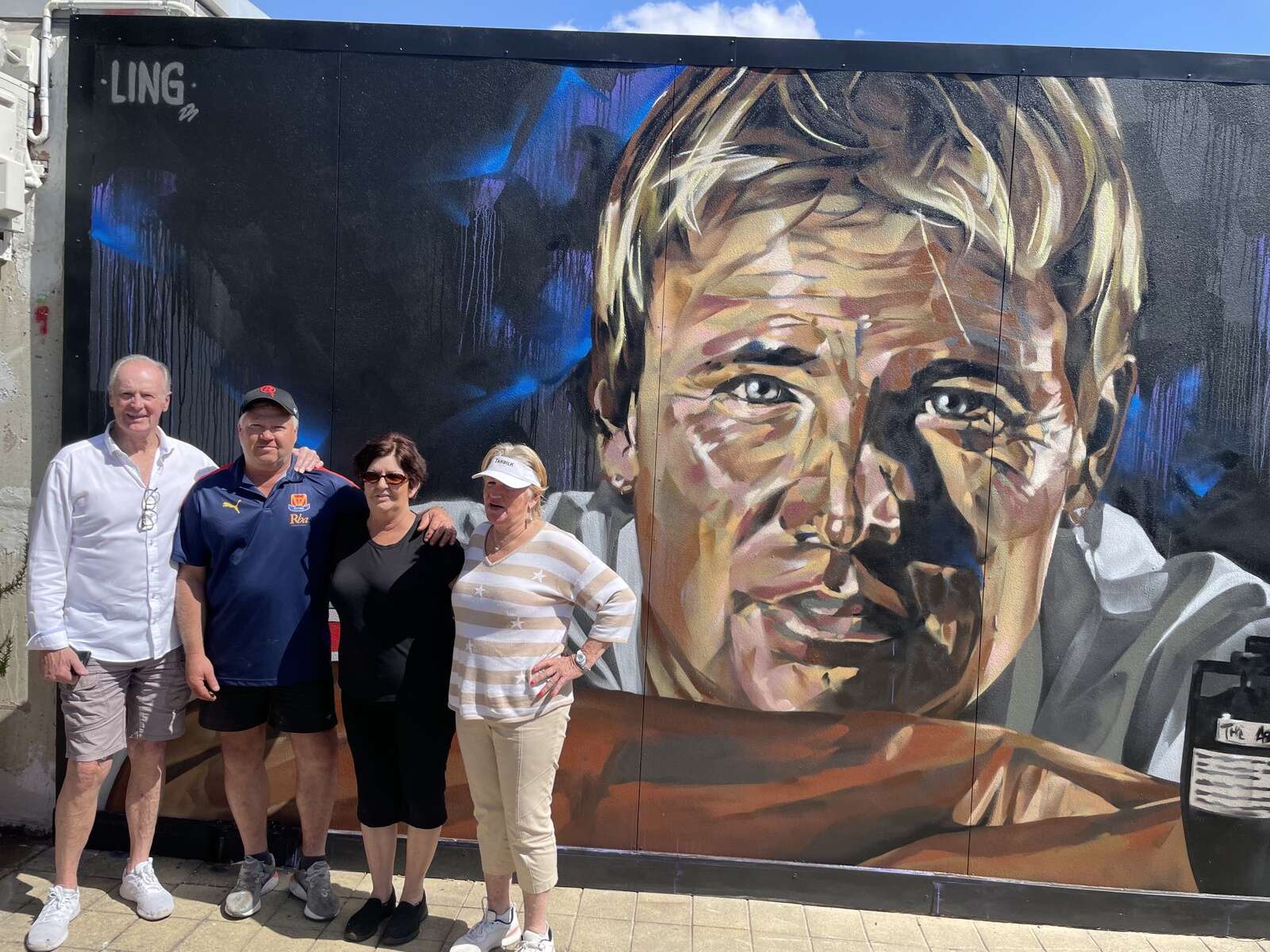 Violet Town pays tribute to Shane Warne with touching mural Benalla