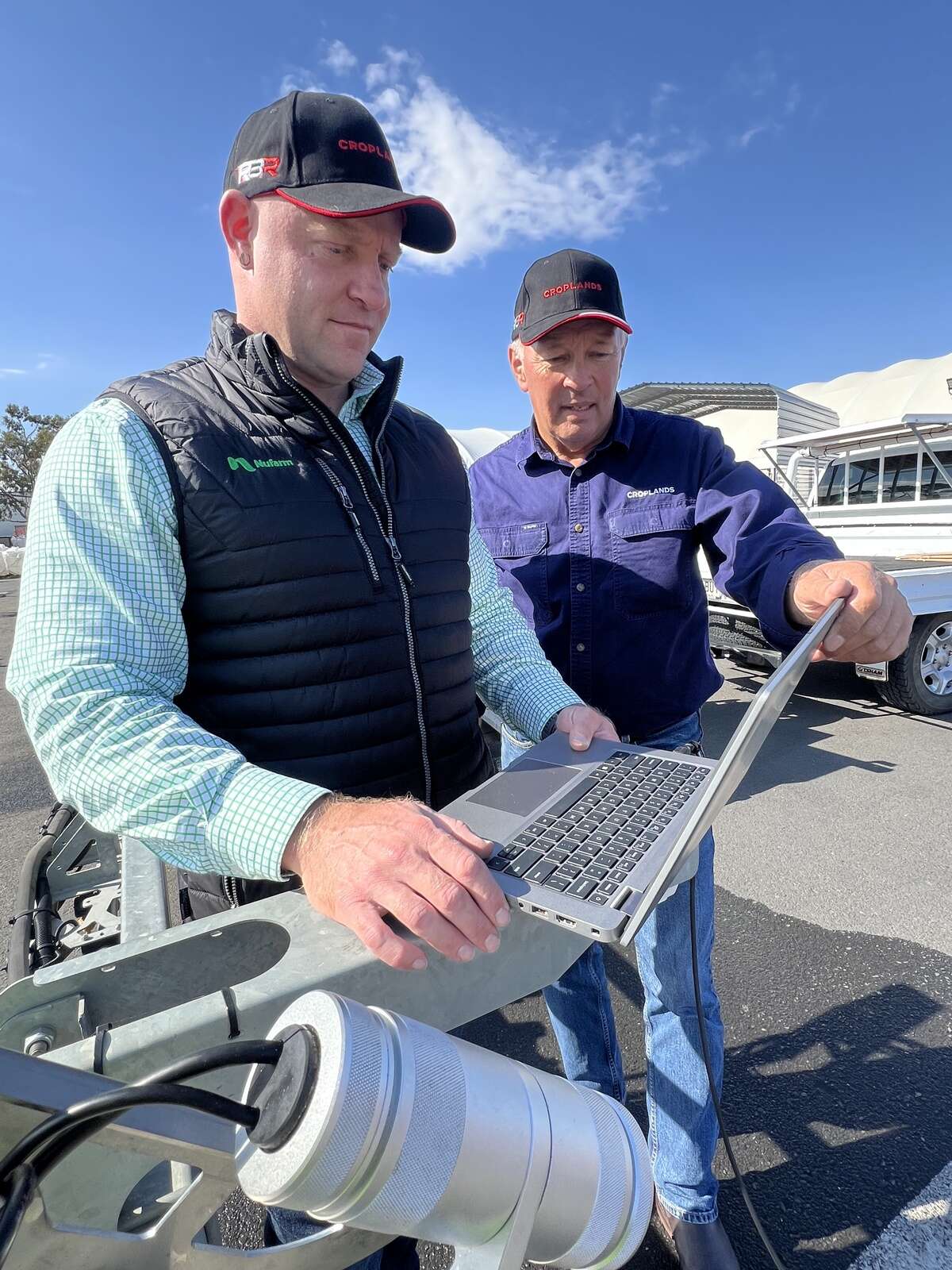 Green-on-green weed detection and its regulation