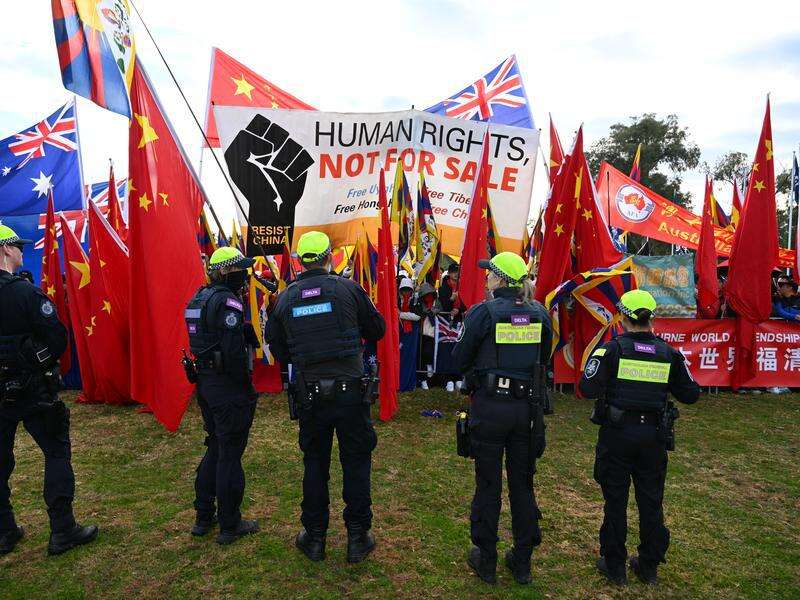 Protesters cast light on human rights amid China talks | Cobram Courier