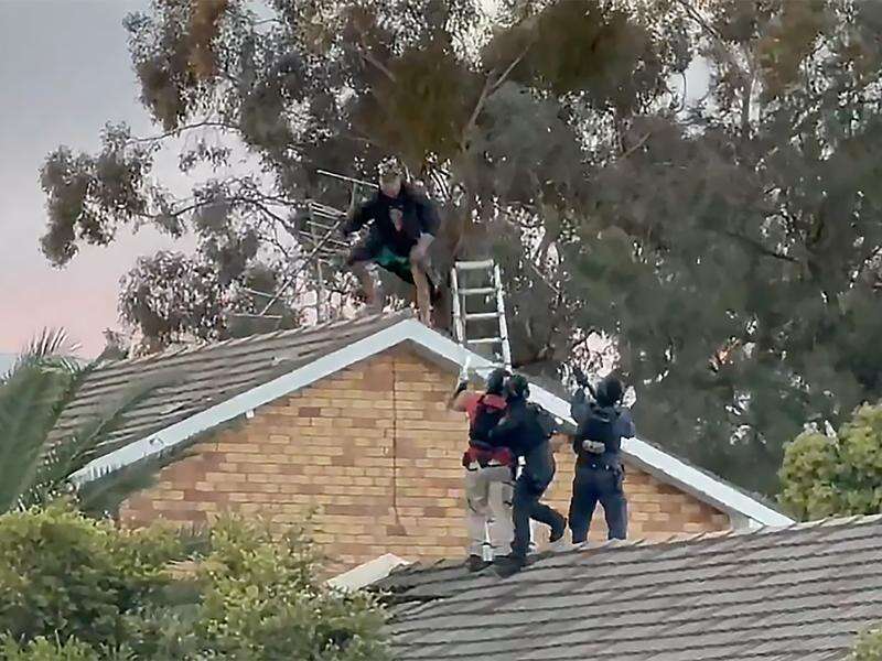 Man charged with murder after rooftop stand-off | Shepparton News
