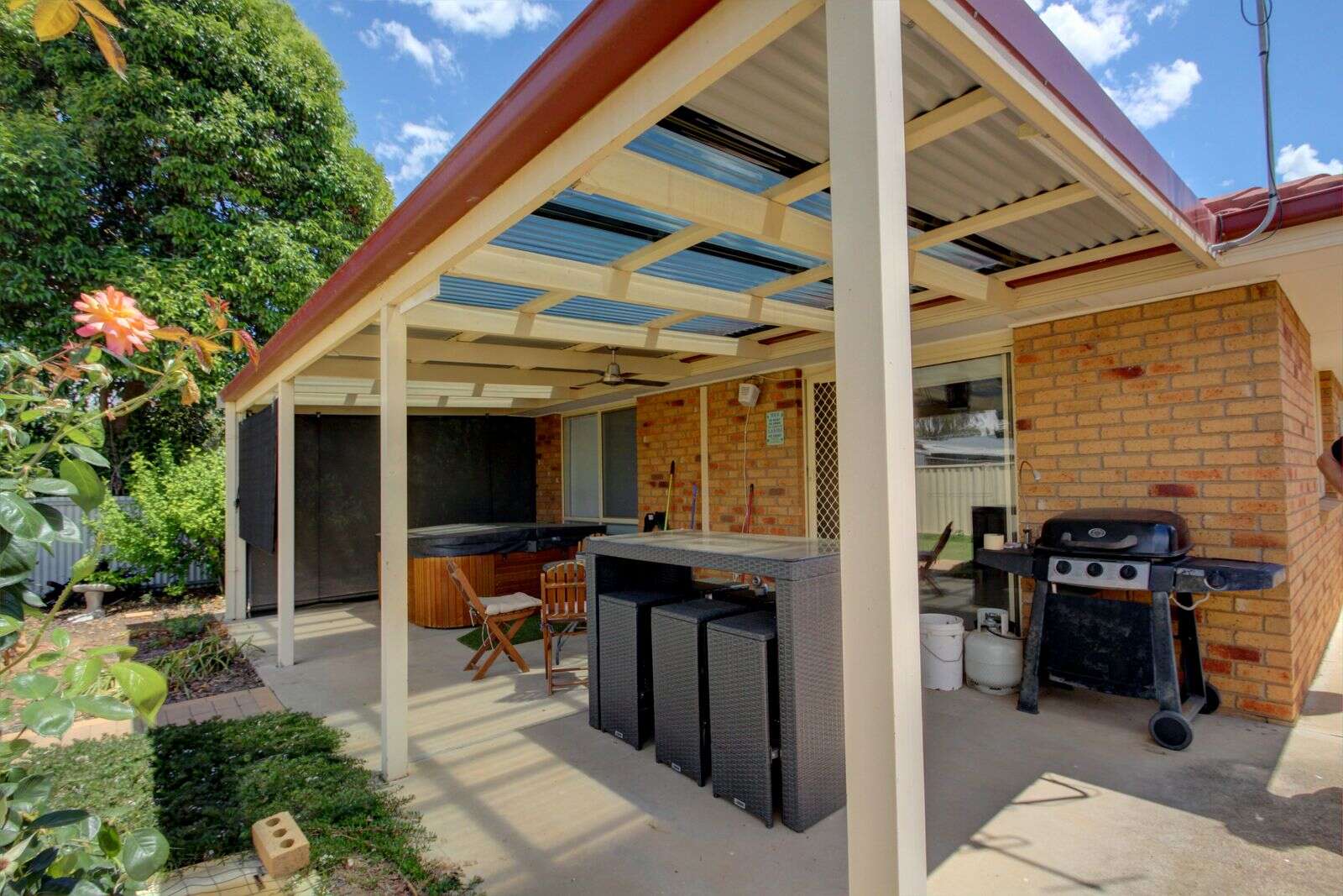 Quiet townhouse beauty Country News