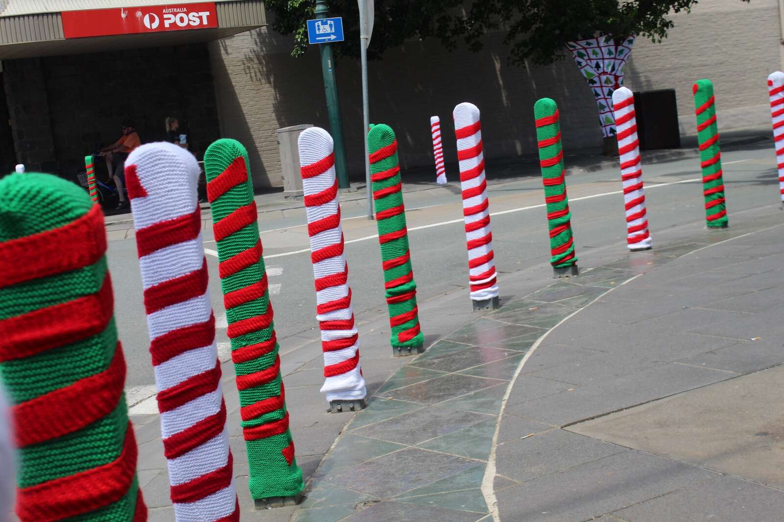 Yarn Bombers give Kyabram a colour explosion Shepparton News