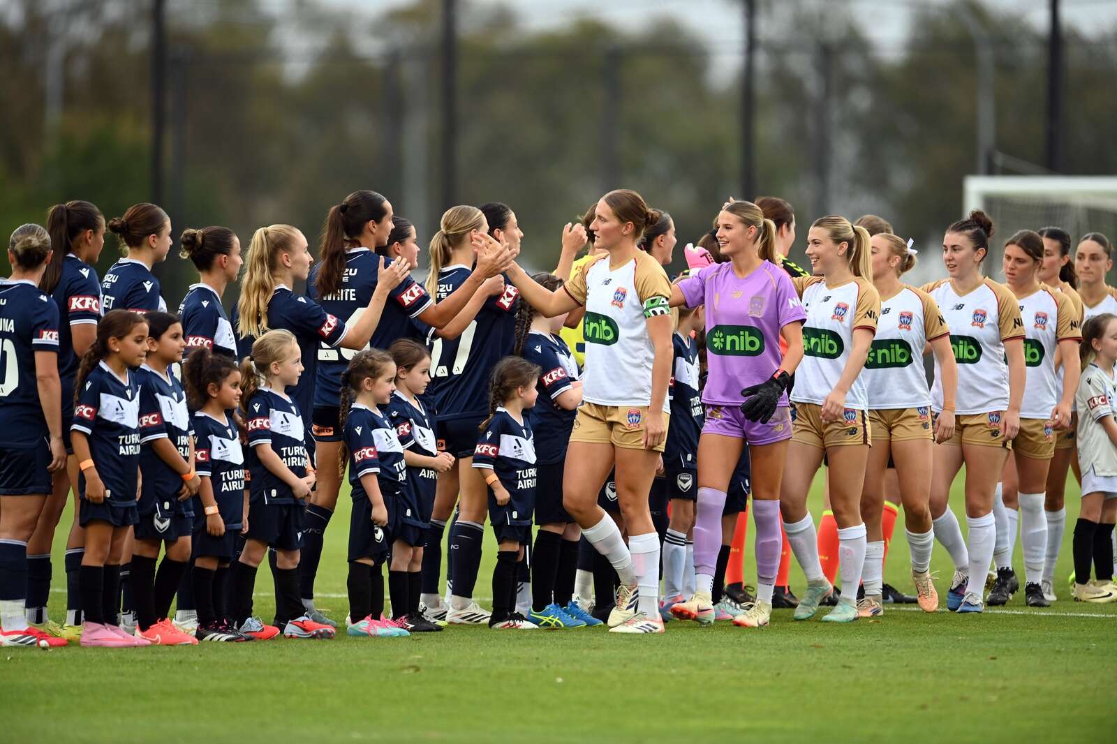 Gallery | Victory prevail over Jets in a bumper night for women’s football in Shepparton