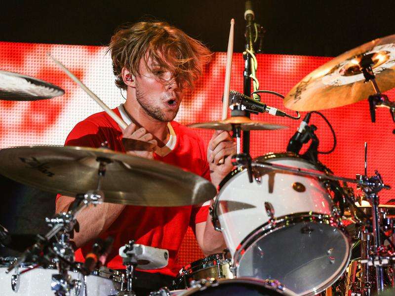 5SOS drummer suffers 'symptoms of stroke' | Country News