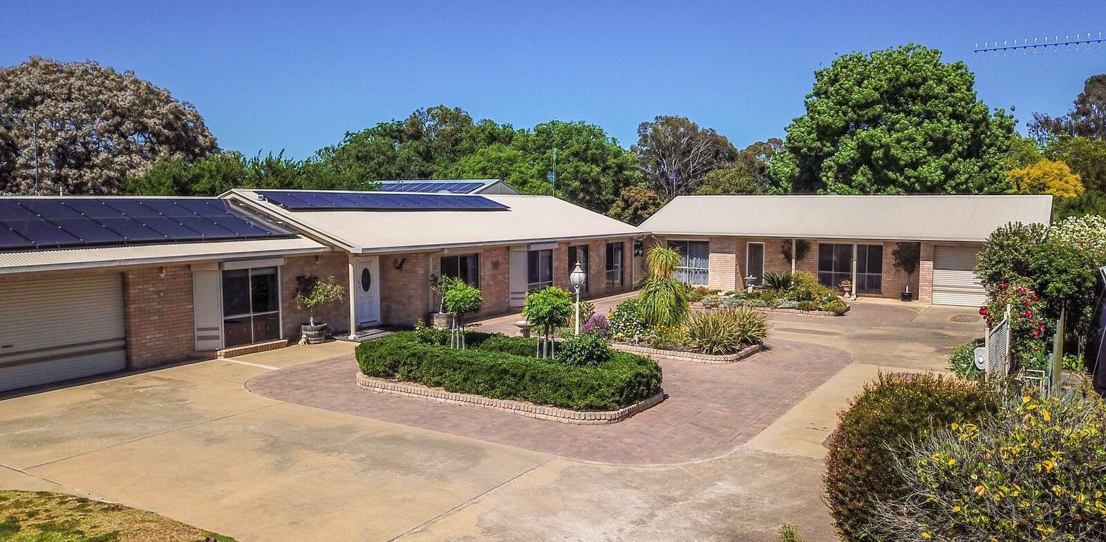 HOUSE AND UNIT ON ONE TITLE PRESENTS UNIQUE / FLEXIBLE INVESTMENT ...
