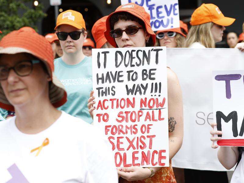 'Harmful' macho attitudes still prevalent in Aussie men | Country News
