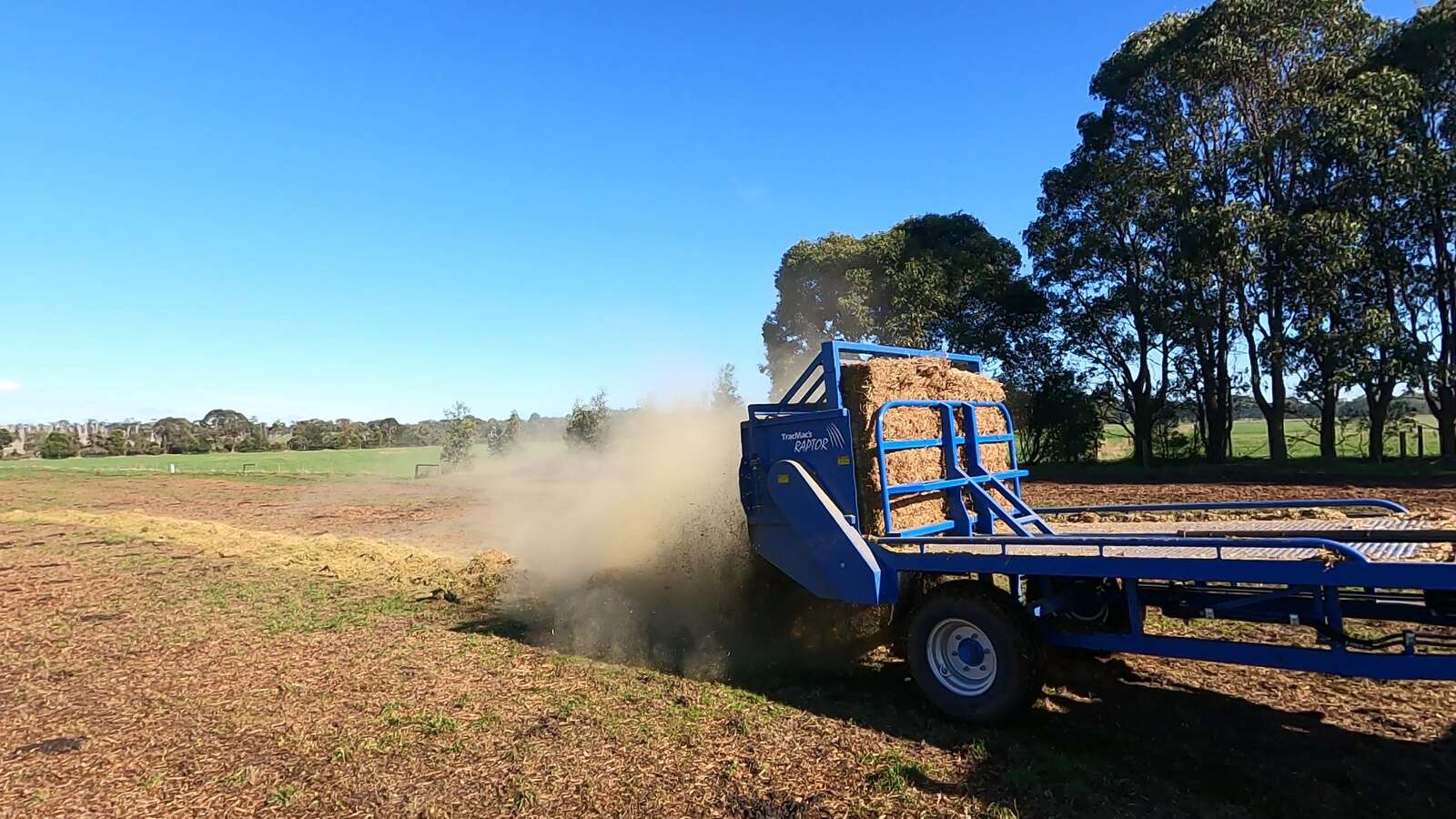 New way to feed big bales | Corowa Free Press