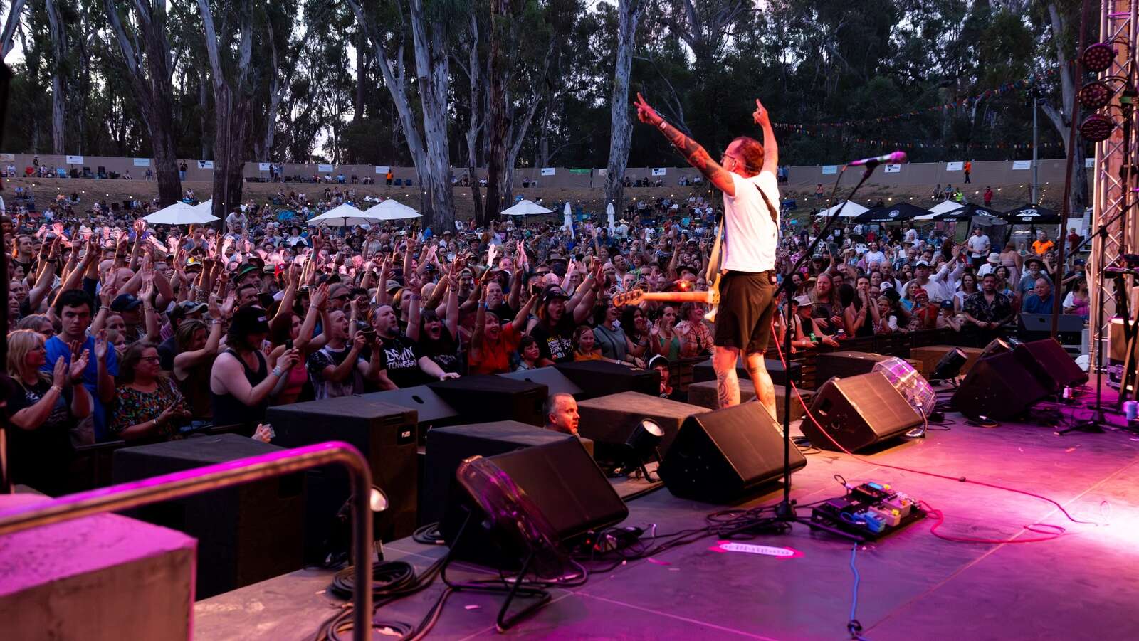 Thousands rocked at Riverboats | Riverine Herald