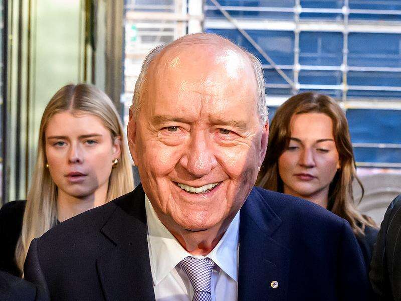'Great couple': banter as man allegedly groped by Jones