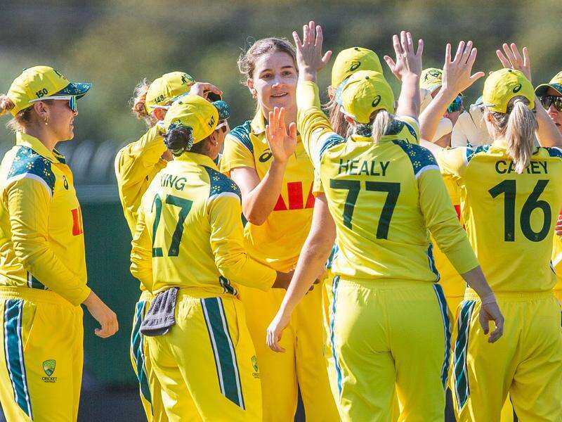 Gardner, King spin Australia into control against India