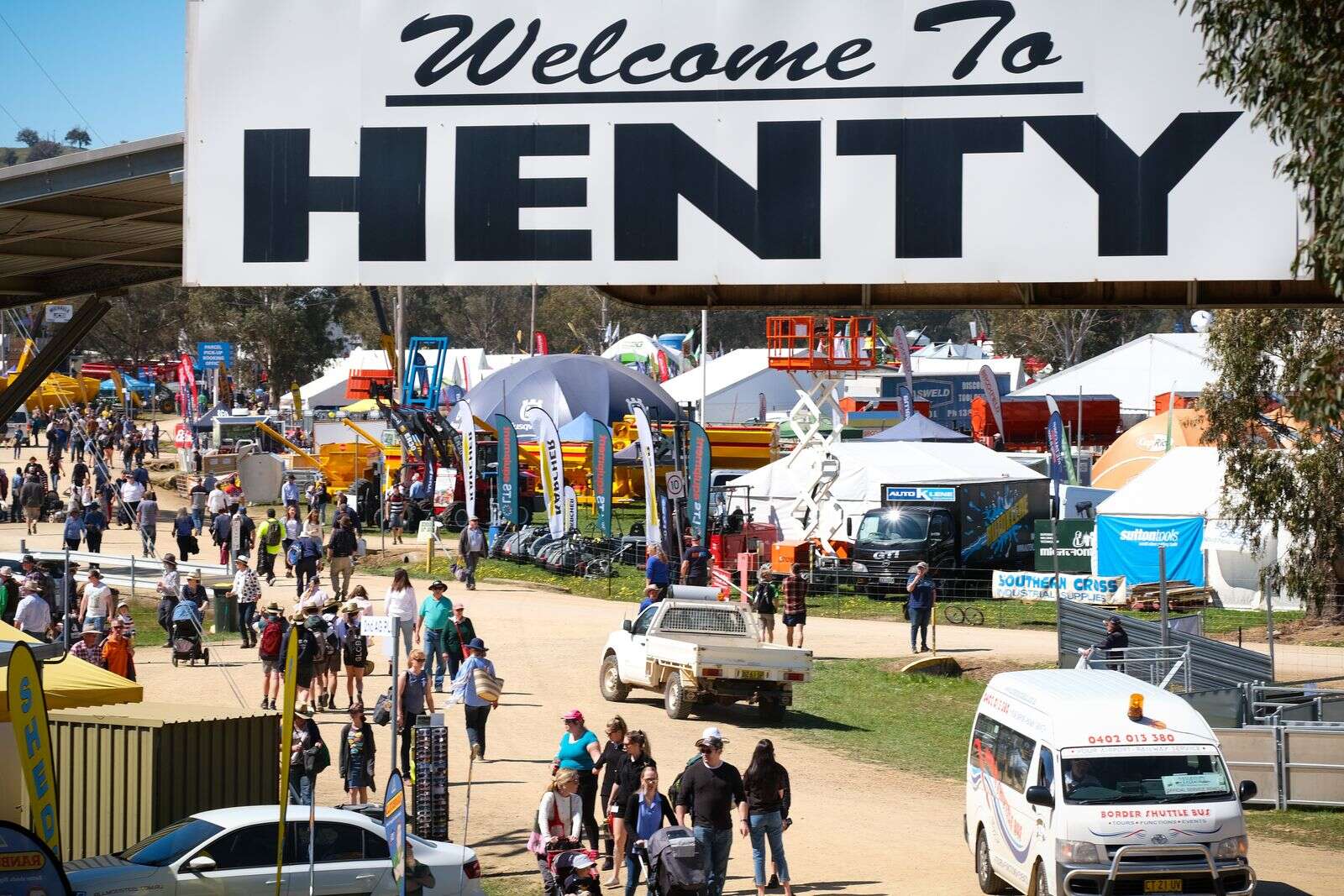Going to the Henty field days Riverine Herald