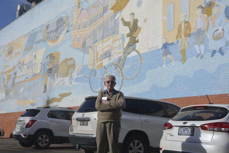 Welsford St mural needs a good touch up, says local | Shepparton News
