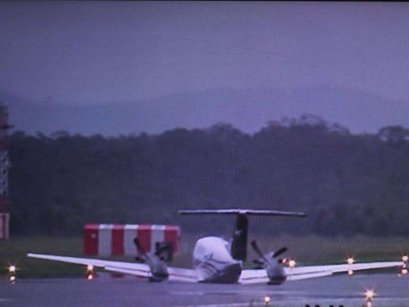 Pilot Praised For Safe Landing After Gear Failure Country News