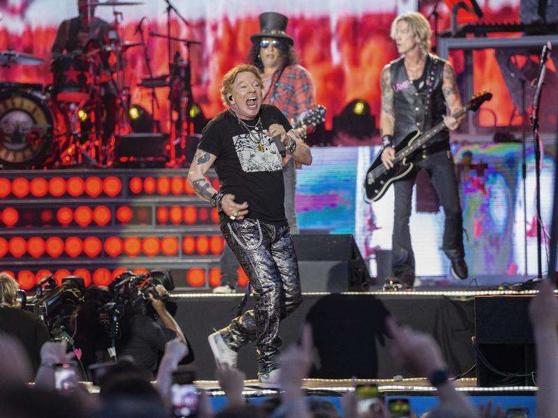 Axl Rose kicks new drummer's kit and storms off stage | Dairy News ...