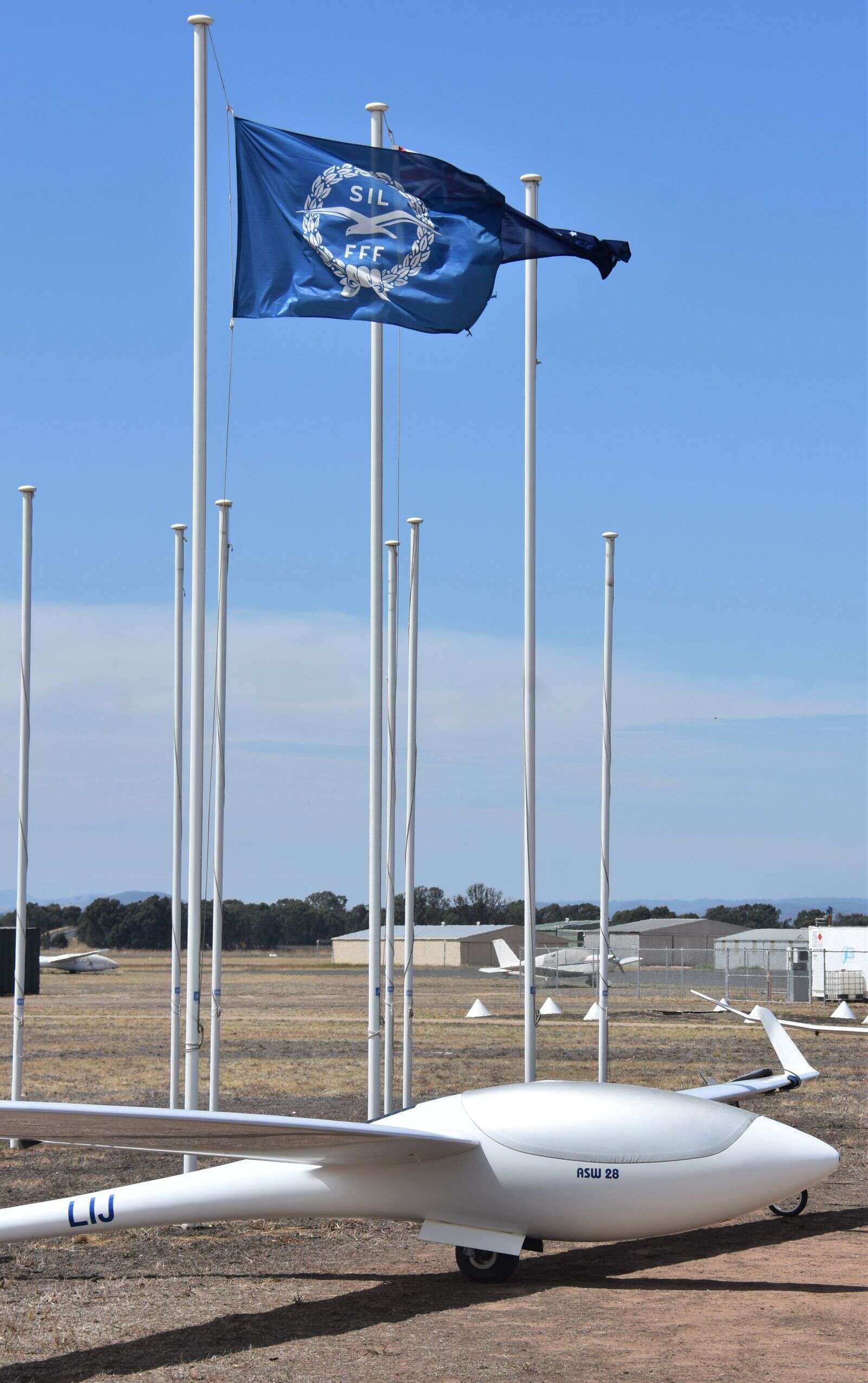 ‘Fast and furious’ state gliding championships take flight in Benalla
